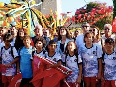 Çeşme Festivali, “90’larda Çeşme” teması ile başladı!