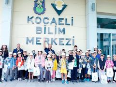 Hepsi bilim sevdalısı çocuklar