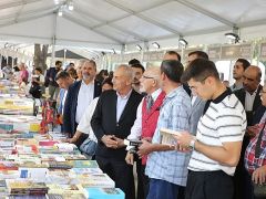 Küçükçekmece Belediyesi’nin düzenlediği ikinci Kitap Günleri başladı.