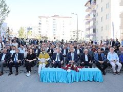 Sivas Belediyesi tarafından Şeyh Şamil Mahallesi’nde yapımı tamamlanan Nevzat Öztürk Parkı hizmete açıldı.