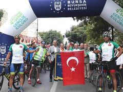 “Tophane-Nilüfer-Mudanya Bisiklet Turu”yla yeşile pedalladılar