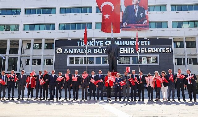 Antalya Büyükşehir’de Cumhuriyet Bayramı kutlandı