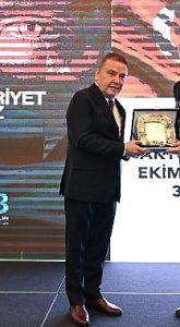 Başkan Böcek: Turizme hizmet için daha fazla pay almalıyız