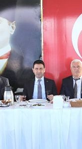 Başkan Önal, muhtarlarla buluştu: “Bayraklı için gece gündüz çalışıyoruz”