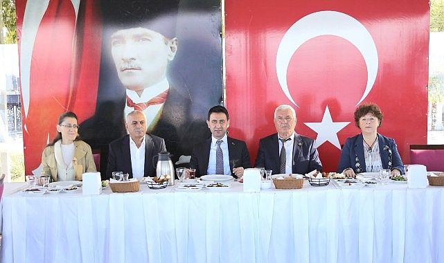 Başkan Önal, muhtarlarla buluştu: “Bayraklı için gece gündüz çalışıyoruz”