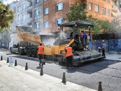 Bayrampaşa’da yol ve kaldırımlar yenileniyor, ulaşım kolaylaşıyor