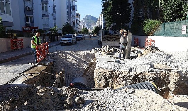 Büyükşehir’in yağmur suyu hattı çalışmaları devam ediyor