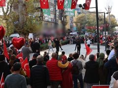 Cumhuriyet Bulvarı’nda zeybek gösterisi