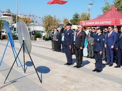 Cumhuriyet’in 101. yılı dolayısıyla Kemer’de tören düzenlendi.