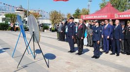 Cumhuriyet’in 101. yılı dolayısıyla Kemer’de tören düzenlendi.