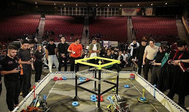 Geleceği Kodlayan Gençler Küçükçekmece’de ‘VEX Robotics Turnuvası’nda Buluştu