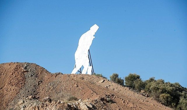 İzmir’i selamlayan Atatürk silueti güçlendirildi