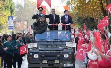 Kadıköy’de Büyük Cumhuriyet Yürüyüşü Öncesi Renkli Görüntüler