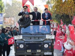 Kadıköy’de Büyük Cumhuriyet Yürüyüşü Öncesi Renkli Görüntüler