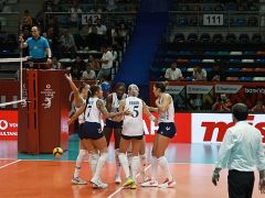 Kadın Voleybol Takımından İlk Maç İlk Galibiyet