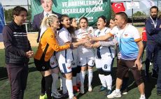 Kadınlar futbol oynarsa dünya yerinden oynar