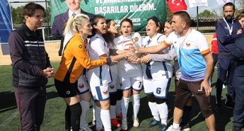 Kadınlar futbol oynarsa dünya yerinden oynar