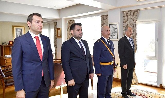 Kahramankazan Belediye Başkanı Selim Çırpanoğlu, Kahramankazan Kaymakamlığı tarafından düzenlenen 29 Ekim Cumhuriyet Bayramı programına katıldı.