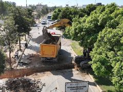 Kardeş Kentler Caddesi’nde kazalara neden olan kurp düzeltiliyor