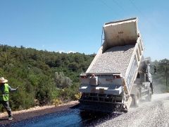 Muğla Büyükşehir Belediyesi 2024 yol programı kapsamında 10 ilçede 184 bin metre yol çalışmasını tamamladı.