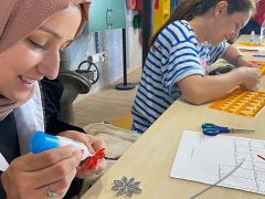 Quilling kâğıtlarını sanata dönüştürdüler