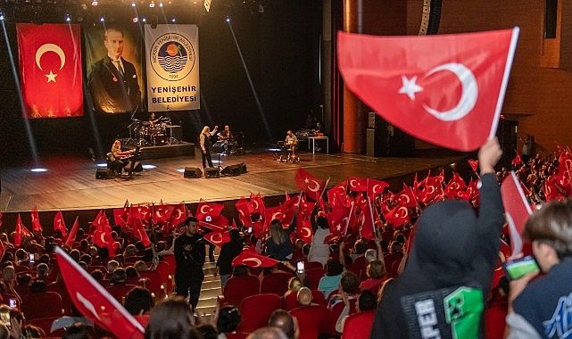 Yenişehir Belediyesi Cumhuriyet Bayramı’nda Suavi’yi Mersinlilerle buluşturdu