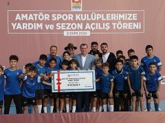 Zeytinburnu’ndaki Amatör Futbol Kulüplerine Nakit Desteği Devam Ediyor