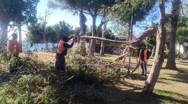 Antalya’da fırtına mesaisi