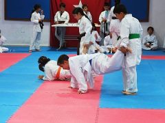 Kemer Belediye karate takımı kuşak atladı