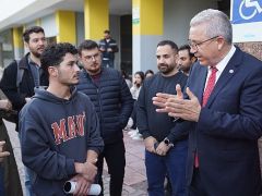 Rektör Prof. Dr. Budak sınavlara hazırlanan öğrencileri ziyaret etti