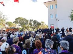 Seferihisar Belediyesi Ürkmez Doğanbey hizmet noktası yeni yerinde kapılarını açtı.