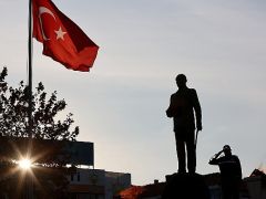 Urla’da saygı ve özlemle Atatürk’e vefa