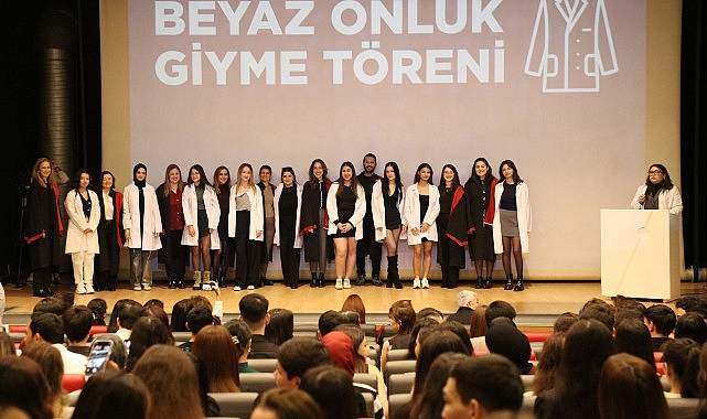 bilgi saglik ogrencileri beyaz onluklerini giyerek meslege ilk adimlarini atti 0