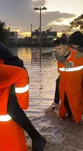 Büyükşehir ekipleri Manavgat’ta vatandaşın yanında