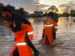 Büyükşehir ekipleri Manavgat’ta vatandaşın yanında