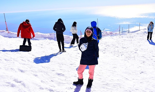 baskan topaloglundan sanatcilarimiza once teleferik sonra piknik jesti 0