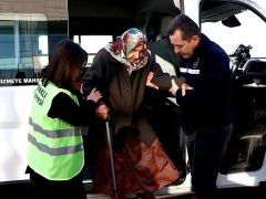 Bayraklı Belediyesi ‘yaşlı destek hattı’ kurdu