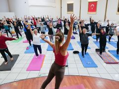 Buca’da pilates, zumba, yoga derslerine kadınlardan büyük ilgi