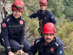 Büyükşehir Belediyesi İtfaiye ekiplerinden keçi kurtarma operasyonu