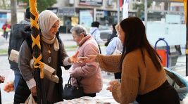 Didim Belediyesi, Regaip Kandili dolayısıyla Didim Merkez Camii önünde vatandaşlara kandil simidi ikramında bulundu