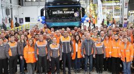 Ford Trucks 300 Bininci Kamyonunu Hattan İndirdi