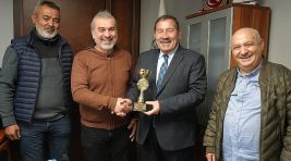 Milas Belediyespor Briç Takımı Üçüncülük Kupası ile Birlikte Başkan Topuz’u Ziyaret Etti