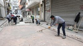 Bayraklı’da yol yenileme ve üst geçit çalışmaları sürüyor